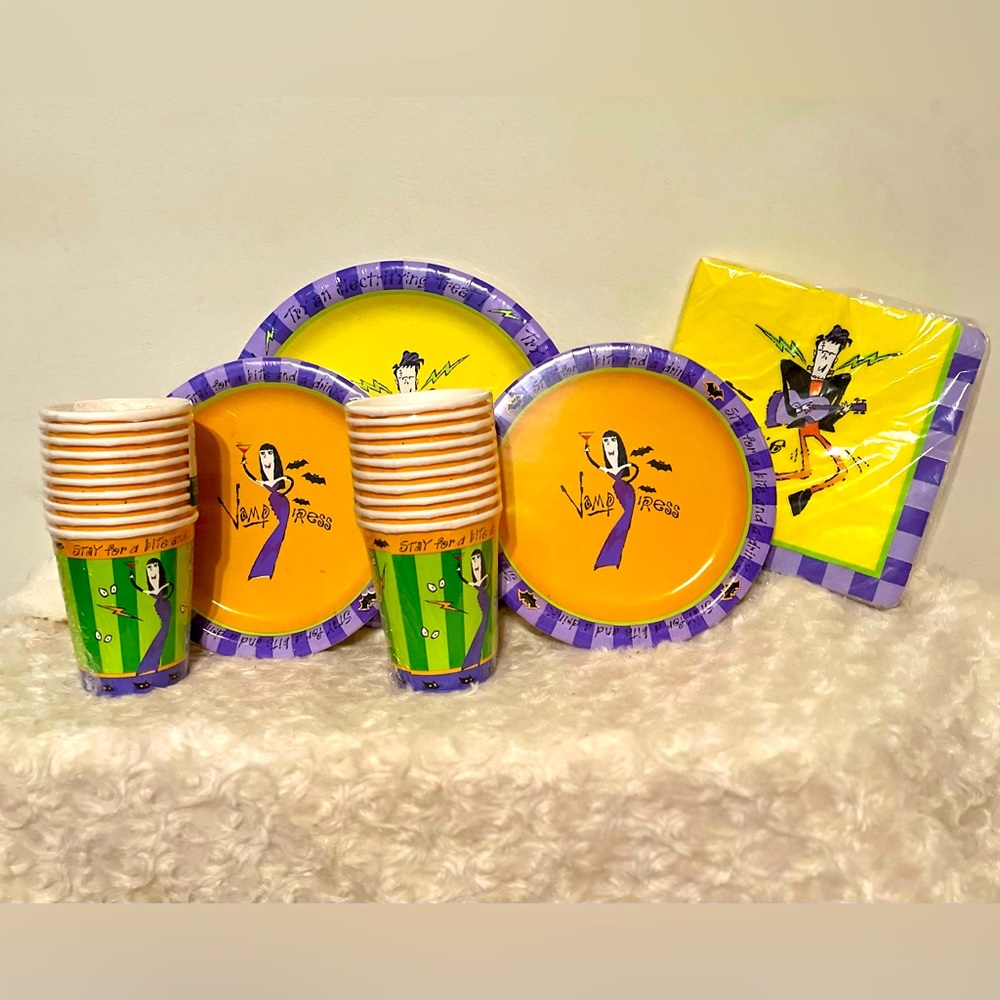 🎃HALLOWEEN🎃VINTAGE PARTY CREATIONS PLATES 🎃NAPKINS 🎃CUPS 🎃